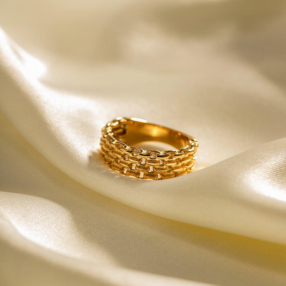 18k Gold Classic Fashion Hollow Braided Design Versatile Ring