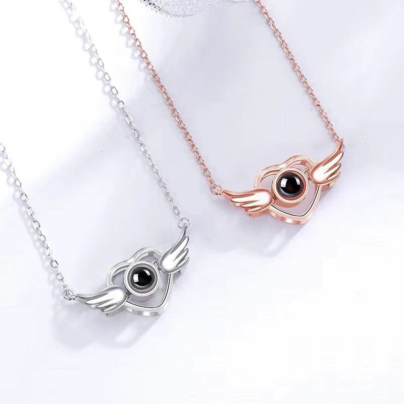 Noble and light luxury love with wings projection necklace