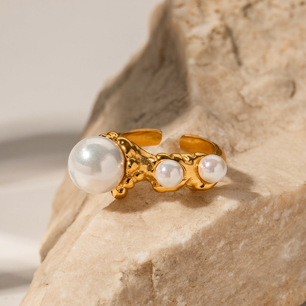 18K Gold Exquisite Noble Inlaid Pearl Open Design Ring