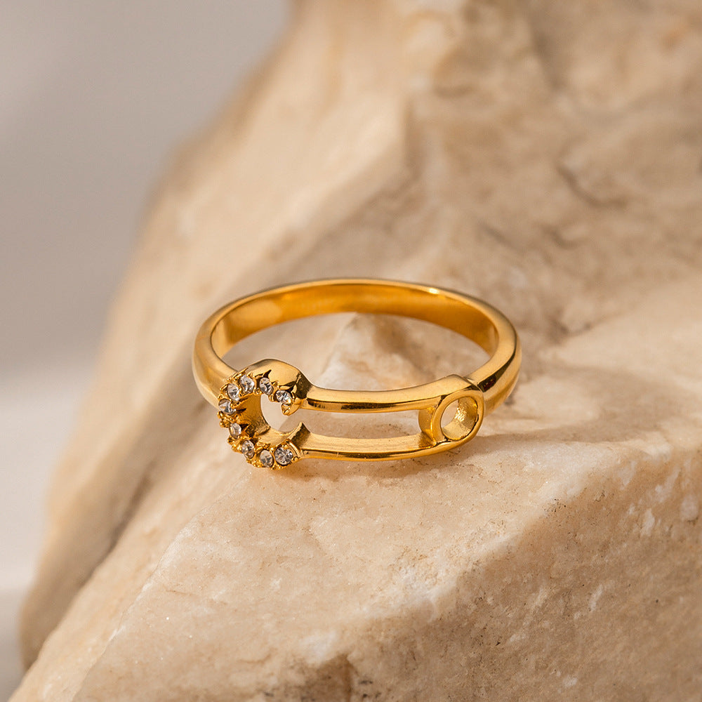 18K Gold Trendy Fashion Paper Clip Diamond Design Versatile Ring